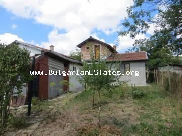 For sale is a two-storey house in the village of Veselie, 14 km from the sea and the town of Sozopol and 25 km from Bourgas for the price of 24 000 euro.