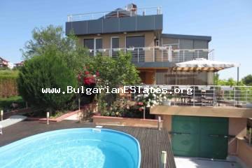 We offer you a comfortable house with an incredible view of the sea to buy. The house is located on the southern Bulgarian seacoast. The house is located in the new part of Sozopol - Budjaka.