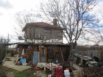 For sale is a two-storey house in the village of Orizare, only 14 km from Sunny Beach resort and the sea and 32 km from Burgas.