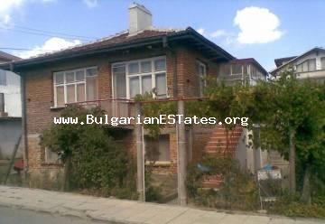 House with a sea view is offered for sale, 10 minute walk from the beach in the town of Tsarevo.