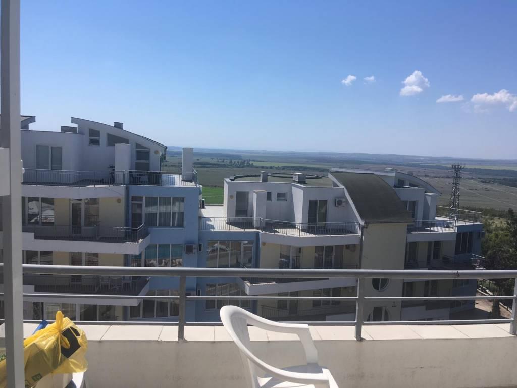 Two-bedroom apartment is for sale in the complex “Sunset Kosharitsa”, just 5 km from Sunny Beach resort.