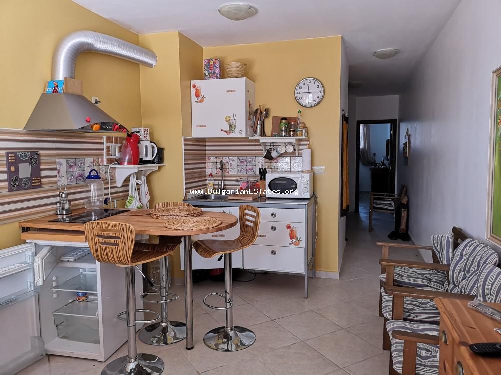 We offer for sale a one-bedroom apartment in the complex “Sunset Apartments”, in the village of Kosharitsa, just 6 km from Sunny Beach.