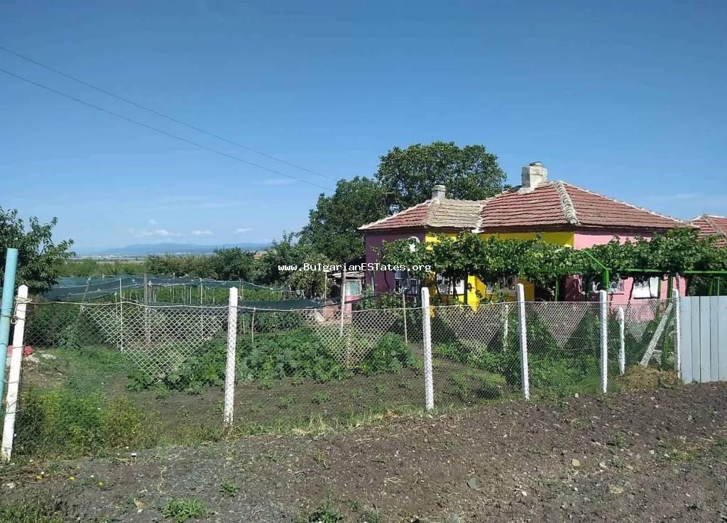 House for sale in the village of Krumovo gradishte, 55 km from Burgas and the sea.