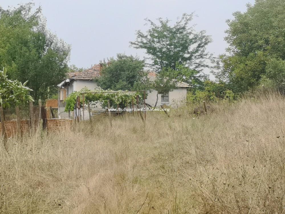 An old house with a huge yard is for sale affordably, only 35 km from the city of Burgas in the village of Svetlina!!!
