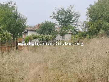 An old house with a huge yard is for sale affordably, only 35 km from the city of Burgas in the village of Svetlina!!!