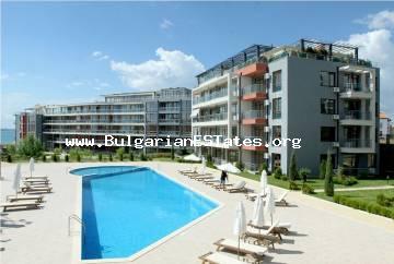 One-bedroom apartment with sea view for sale, just 100 meters from the beach in Saint Vlas.