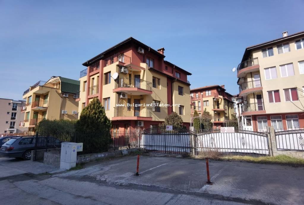 Sale of a fully furnished one-bedroom apartment in Ravda, in a very communicative location, not far from the ancient city of Nessebar, not far from the most famous seaside resort Sunny Beach and 150 meters from the sea.