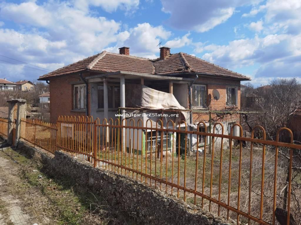 A house is for sale in the village of Stefan Karadzhovo, just 65 km from the city of Burgas and from the sea, then 30 km from the city of Elhovo and 50 km from the checkpoint with Turkey.