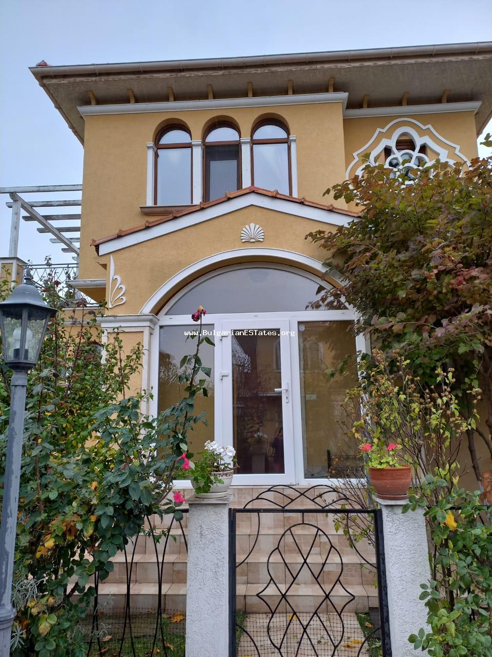 We offer for sale a two-storey house in “Victoria Garden” complex, part of “Victoria residence”, located between Sarafovo and Pomorie, only 3 km from the sea and 8 km from the city of Burgas.