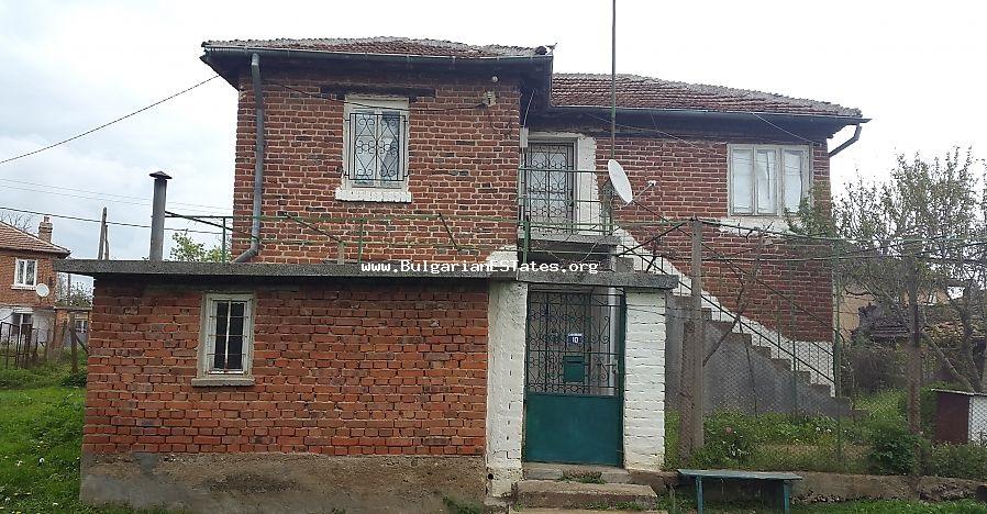 Affordable house is for sale in the village of Voden, 500 meters from the beautiful lake Malko Sharkovo.