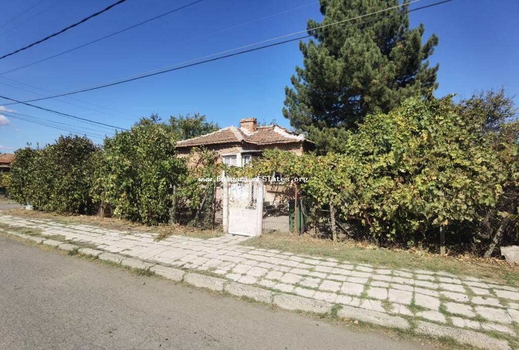 House for sale in the village of Orizare, 14 km from Sunny Beach and the sea and 32 km from Burgas, Bulgaria.