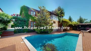 For sale is a large and modern house with swimming pool in Kosharitsa, only 5 km from the resort of Sunny Beach and the sea, Bulgaria!