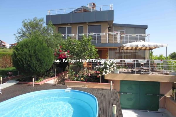 We offer you a comfortable house with an incredible view of the sea to buy. The house is located on the southern Bulgarian seacoast. The house is located in the new part of Sozopol - Budjaka.