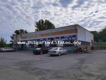 A commercial property is for sale in the town of Elhovo, just 100 km from the city of Burgas and the sea, 35 km from the city of Yambol and 25 km from the Turkish border.