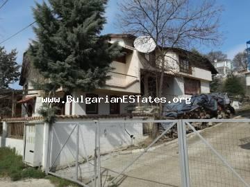 House for sale in Bulgaria!! Buy a two-storey house for two families in the villa area of the village of Kosharitsa, just 5 km from Sunny Beach and the sea.