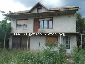 Property for sale in Bulgaria. Buy a two-storey house in the village of Zornitsa, just 50 km from the city of Burgas and 20 km from the city of Sredets.