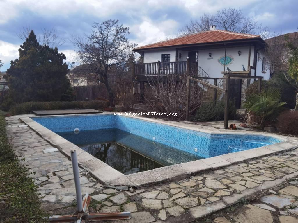 Renovated house with a swimming pool for sale, only 18 km from the city of Burgas and the sea in Bulgaria!!!