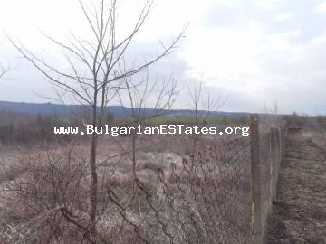 For sale is a large yard in the village of Zagortsi, only 40 km from the city of Burgas and the sea, 10 km from the town of Sredets, Bulgaria!
