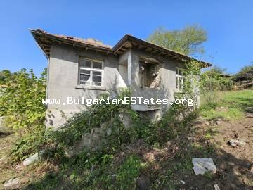 For sale is an old house with a large yard and a wonderful view of the Strandzha Mountains, the village of Gramatikovo, only 30 km from the town of Tsarevo and the sea, 24 km from the town of Malko Tarnovo and the border with Turkey, Bulgaria!
