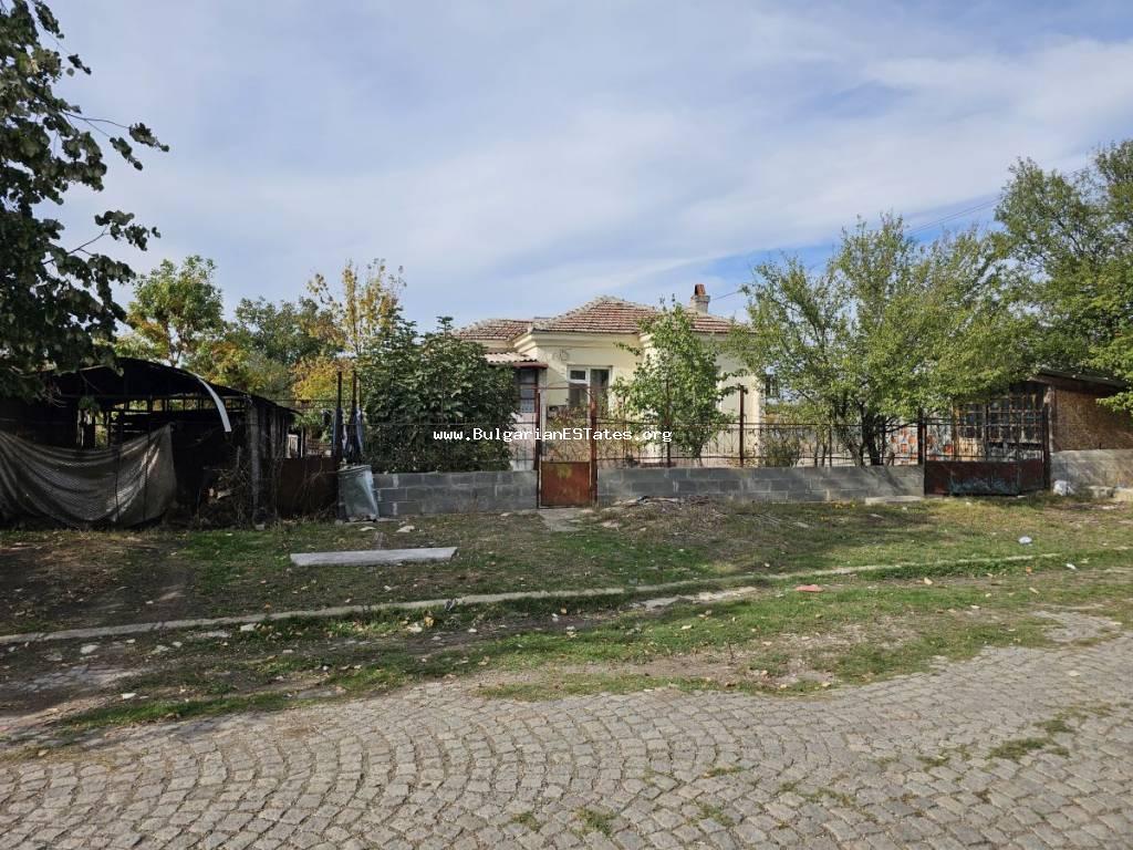 Properties for sale in Bulgaria! We offer for sale of a habitable house with a large yard in the village of Rusokastro, only 25 km from the city of Burgas and the sea! HOUSE IN BULGARIA!