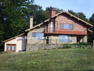 TOP OFFER! Two houses with a huge yard and stunning views for sale in the village of Bratan – only about 100 km from Burgas and the sea, and a short distance from the towns of Sliven, Yambol, and Kotel, Bulgaria